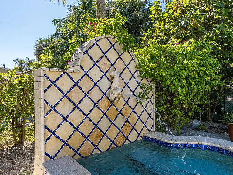 860 E Park Dr — Photo 55