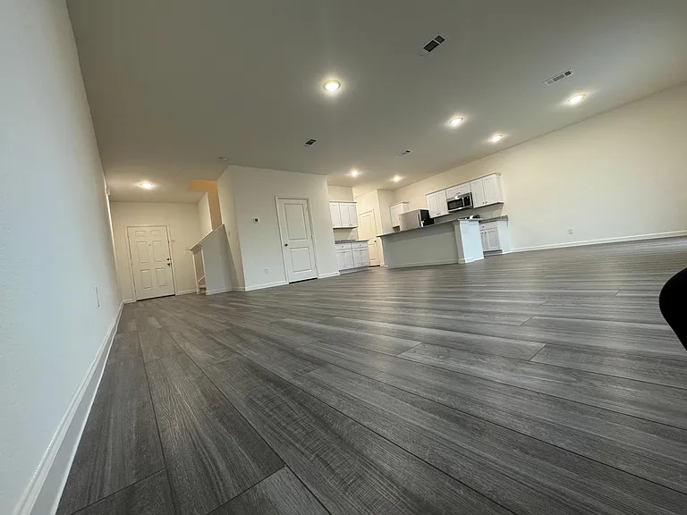 5722 Roadhouse Dr — Photo 2