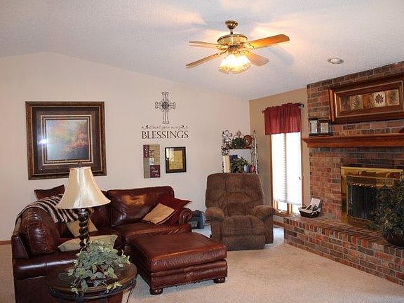 3rd image of 810 N Holly Dr