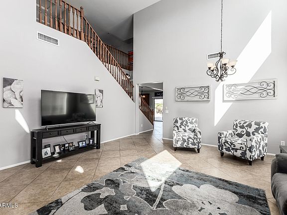 5th image of 586 E BAKER Drive
