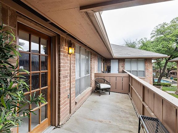 2nd image of 10566 High Hollows Dr