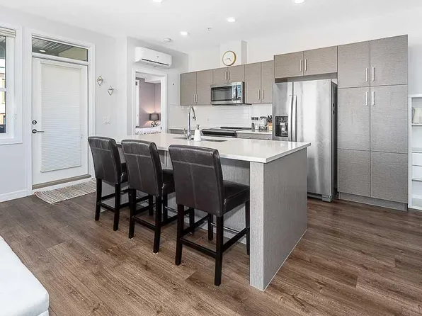 80 E Greenbriar Pl NW #1202, Calgary, AB T3B 6J4