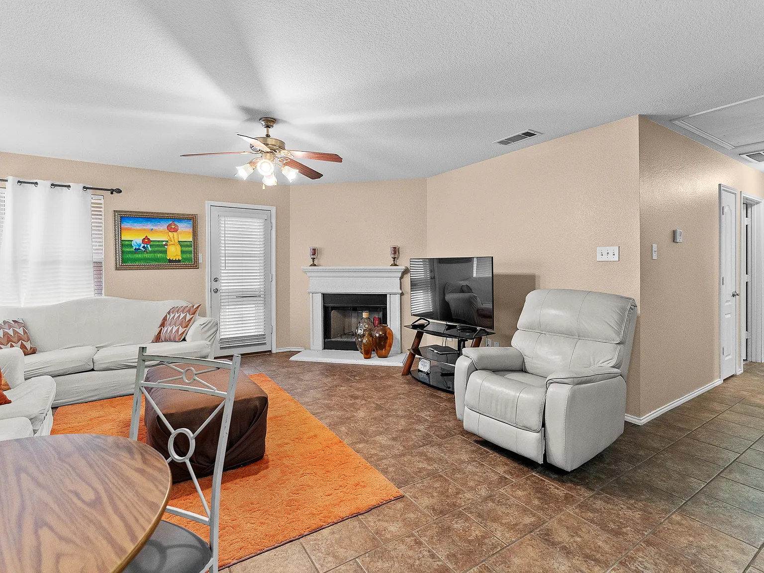 4 bed, 1840 sqft, $2,200 — Photo 4