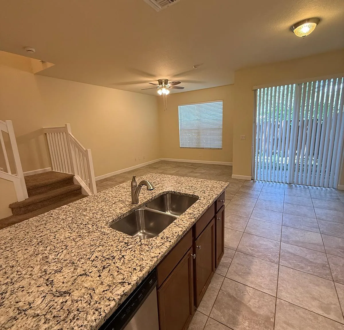 3 bed, 2.5 bath, 1673 sqft, $2,700 — Photo 3