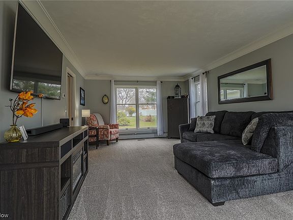 4th image of 967 Cloverdale Ave