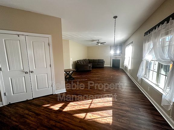 3rd image of 300 Mulberry Banks Dr