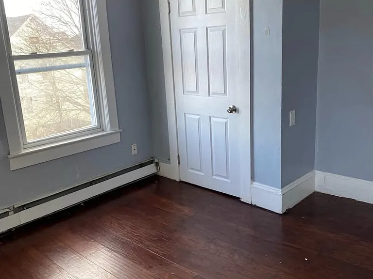 31 Lincoln Ave #5 — Photo 3