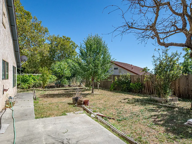 321 Brookshire Ct — Photo 38