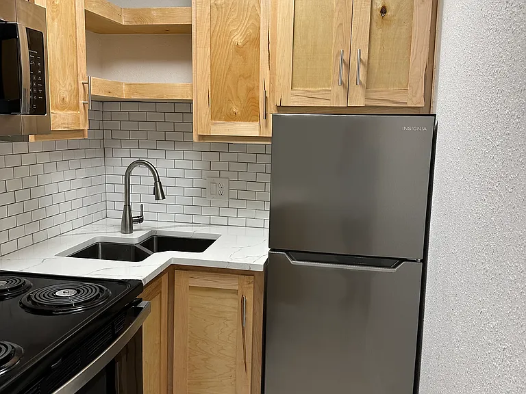 1221 Welch St #1 — Photo 3
