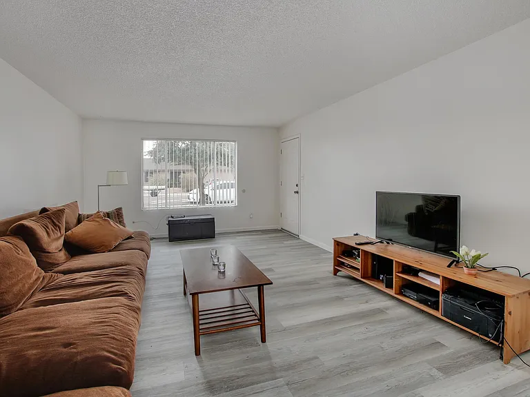 1702 E El Parque Dr — Photo 12