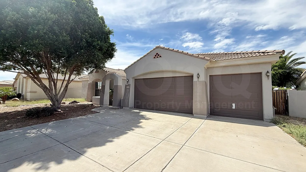 4 bed, 4.0 bath, 3104 sqft, $3,250 — Photo 2
