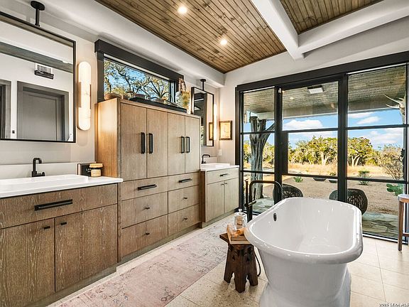 5th image of 1191 Saddleback Ridge