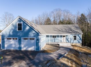 38 Halcyon Dr, Topsham, ME 04086