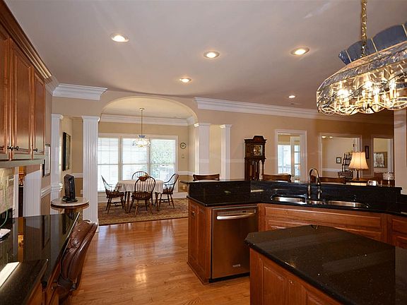 5th image of 2515 Clifton Dr SE