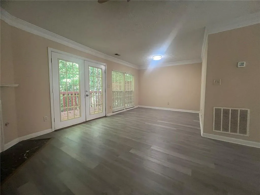3 bed, 2.5 bath, 1420 sqft, $1,850 — Photo 3
