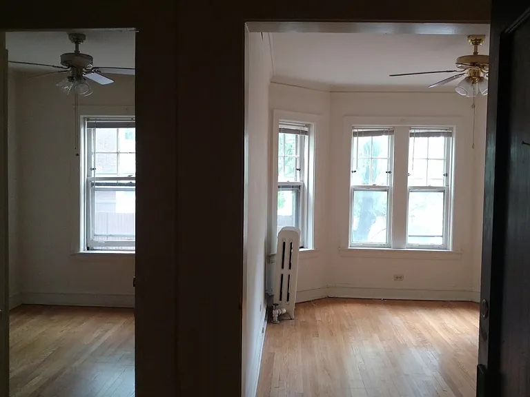 2631 W Ainslie St #1 — Photo 3