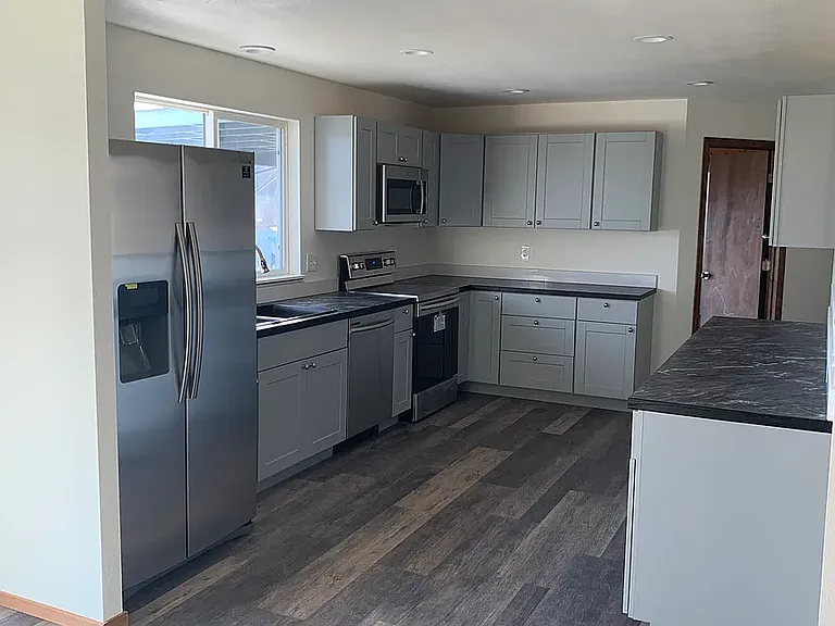 504 Ash St N — Photo 15