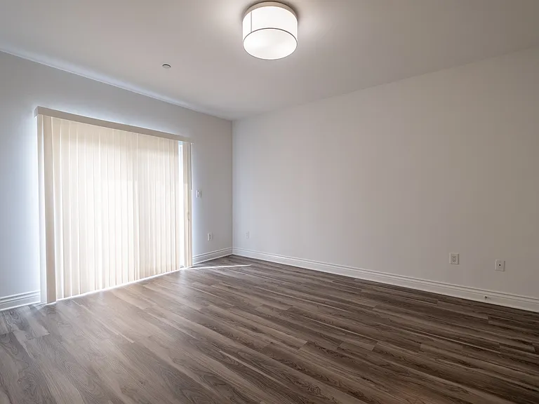 147 S Doheny Dr #303 — Photo 21