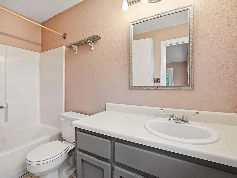 1104 Franklin Dr — Photo 15