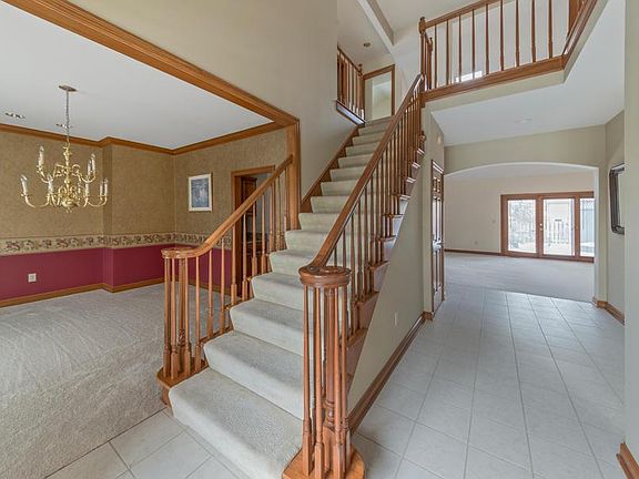 3rd image of 8855 Chateau Dr NW
