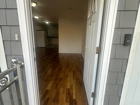 4th image of 16 Webster Ave #1