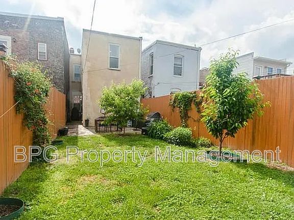 4th image of 1027 7th St NE