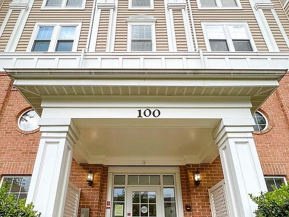 2nd image of 100 Watkins Pond Blvd #2-203