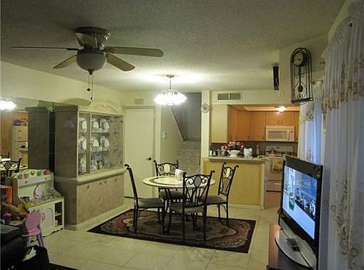 3rd image of 6172 Seven Springs Blvd