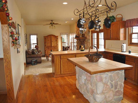 5th image of W5090 Farm Village Ln