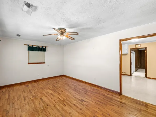 217 Meadow Ln, Sweetwater, TN 37874