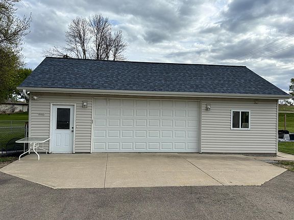 3rd image of 2200 Eunice Dr