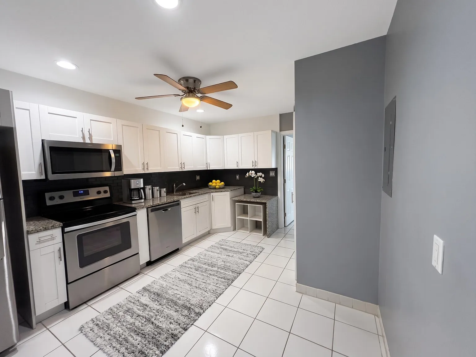 2 bed, 2.0 bath, 771 sqft, $2,200 — Photo 4