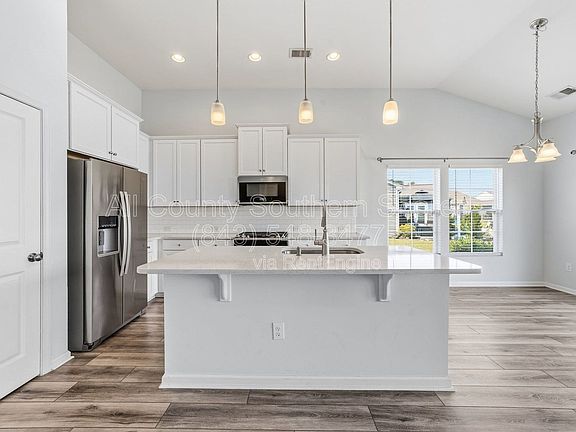 3rd image of 877 Devon Estate Ave