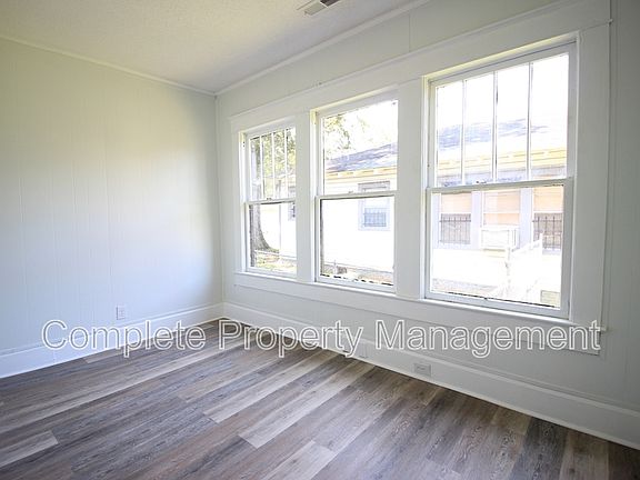 4th image of 1629 Woodland Ave SW
