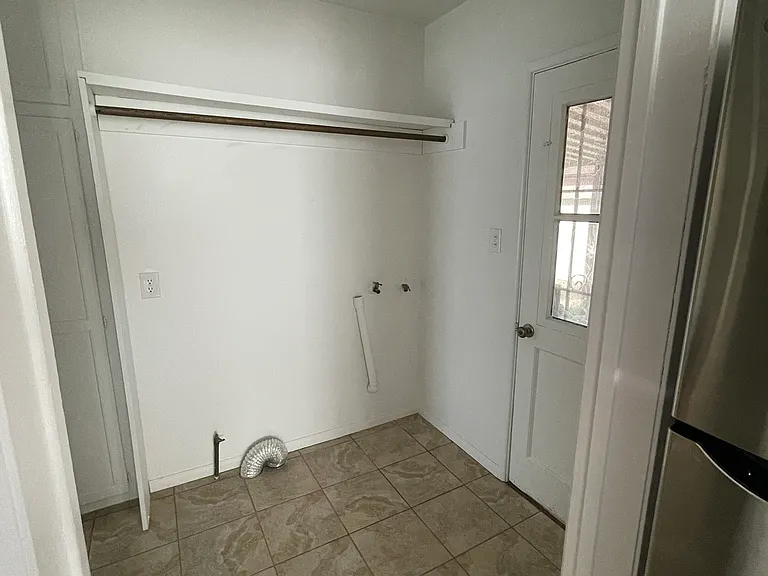 6048 Hardwick St — Photo 12