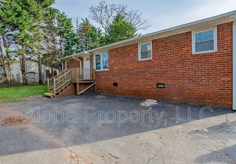 105 Foster Cir #12 — Photo 2