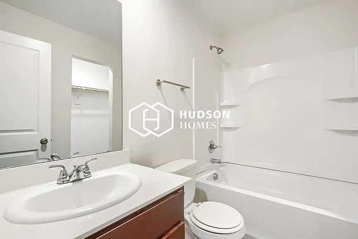 1013 Earle Ave — Photo 13