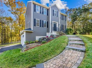 15 Freetown St, Lakeville, MA 02347