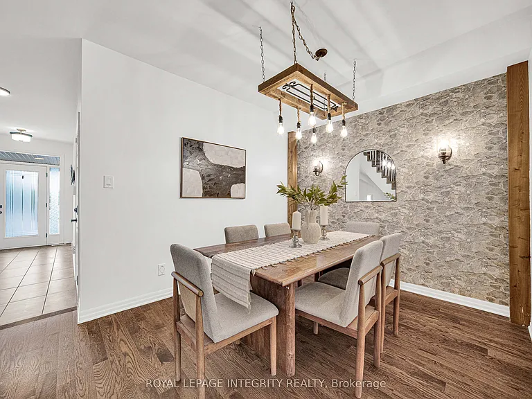 114 Hawkeswood Dr — Photo 6