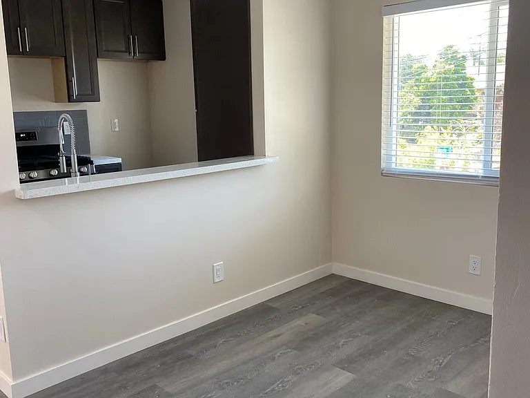 2813 Menlo Ave — Photo 7