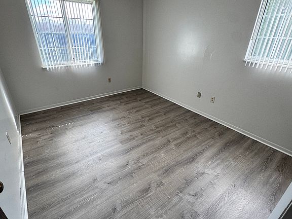 4th image of 4525 Main St #B8