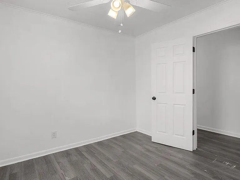 612 W 42nd St — Photo 13