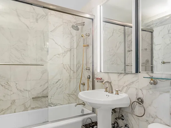 25 Sutton Place South image 12 of 14