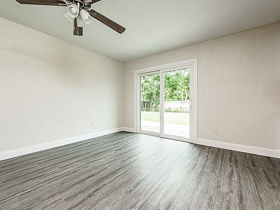5th image of 1306 Killian St