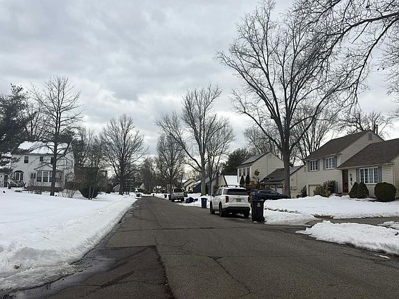 4th image of 225 Sharrow Vale Rd