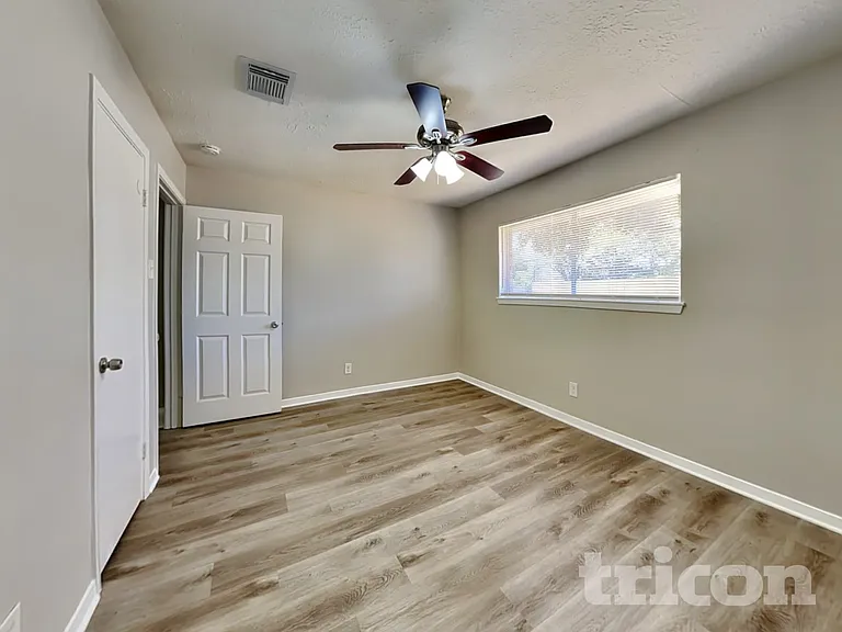 4427 Oakside Dr — Photo 8