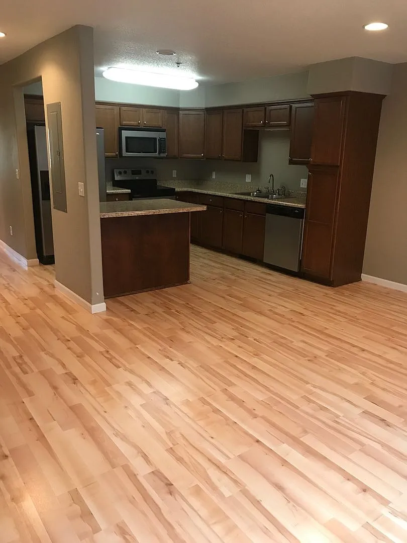 612 Colton St SW — Photo 3