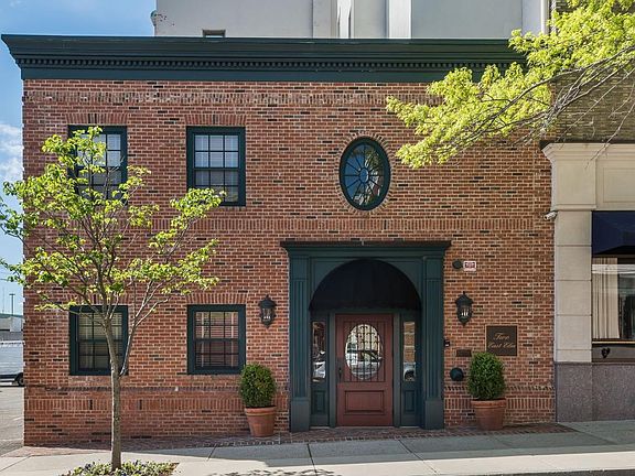 Luxury Central Greenwich Bldg