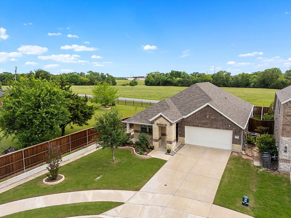 1st image of 252 Rosewood Dr