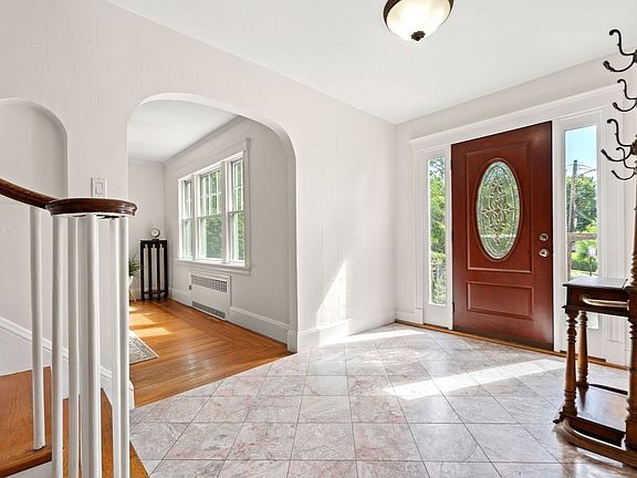 3rd image of 28 Preston Beach Rd